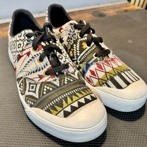 Never worn! Keen, women’s, 9.5